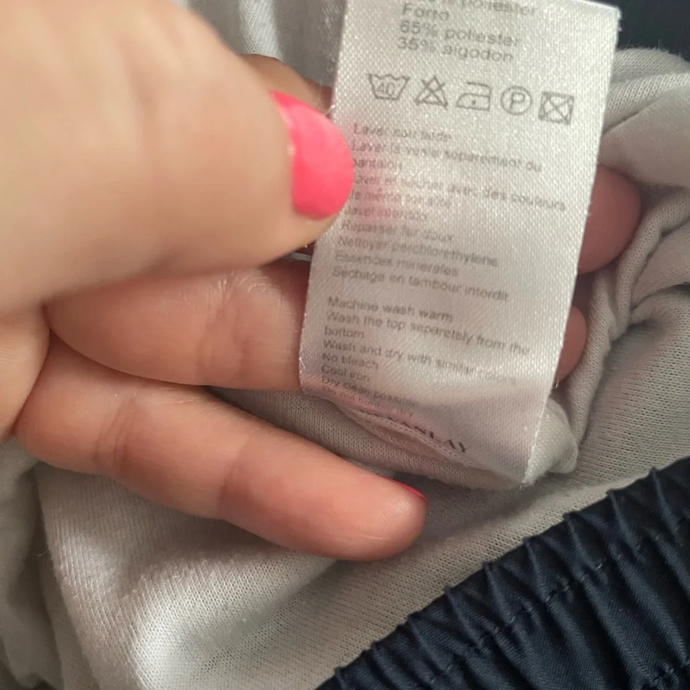 Lacoste men’s size 9 lined joggers